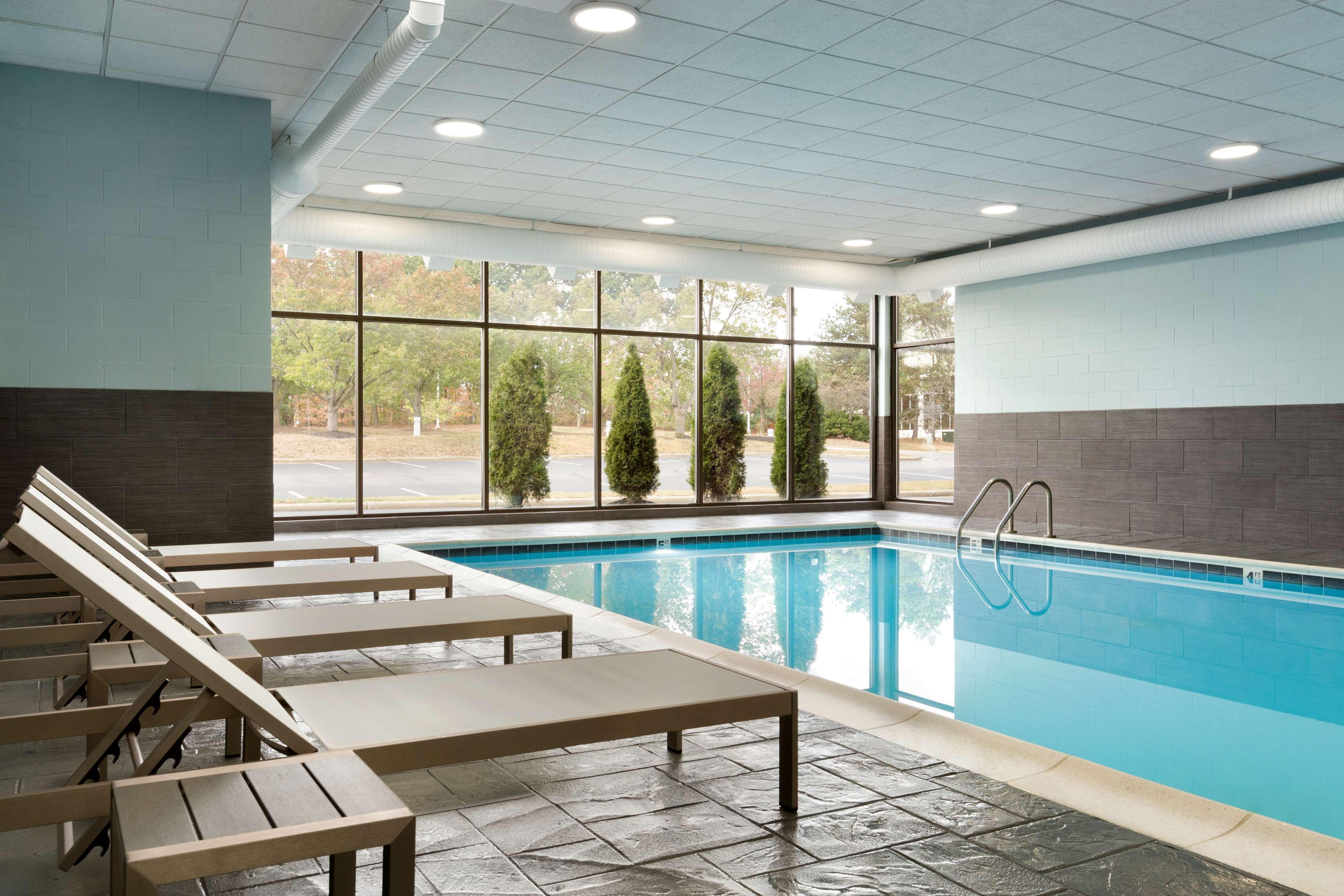Radisson Akron-Fairlawn Copley Montrose Exterior photo