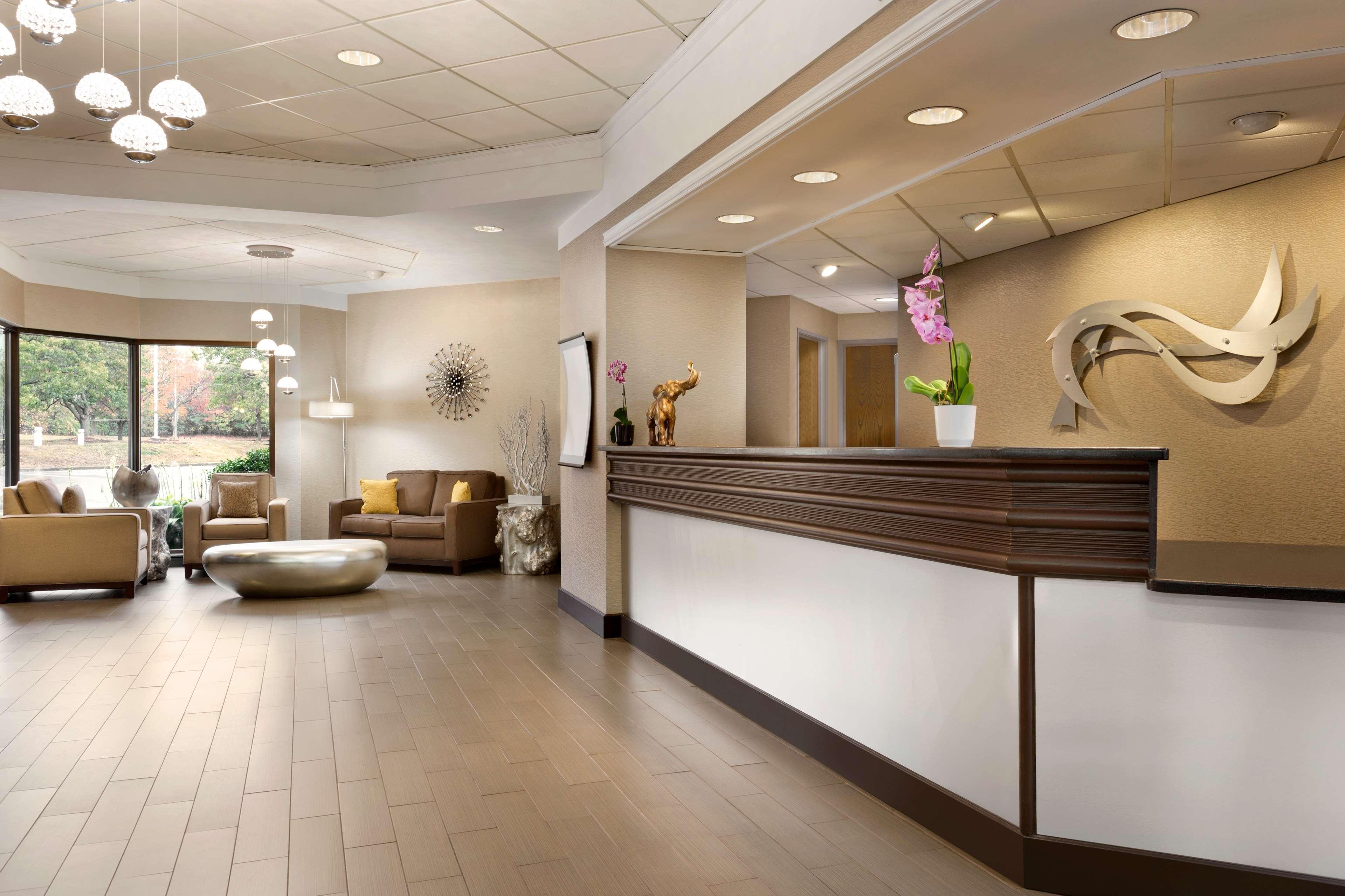 Radisson Akron-Fairlawn Copley Montrose Exterior photo