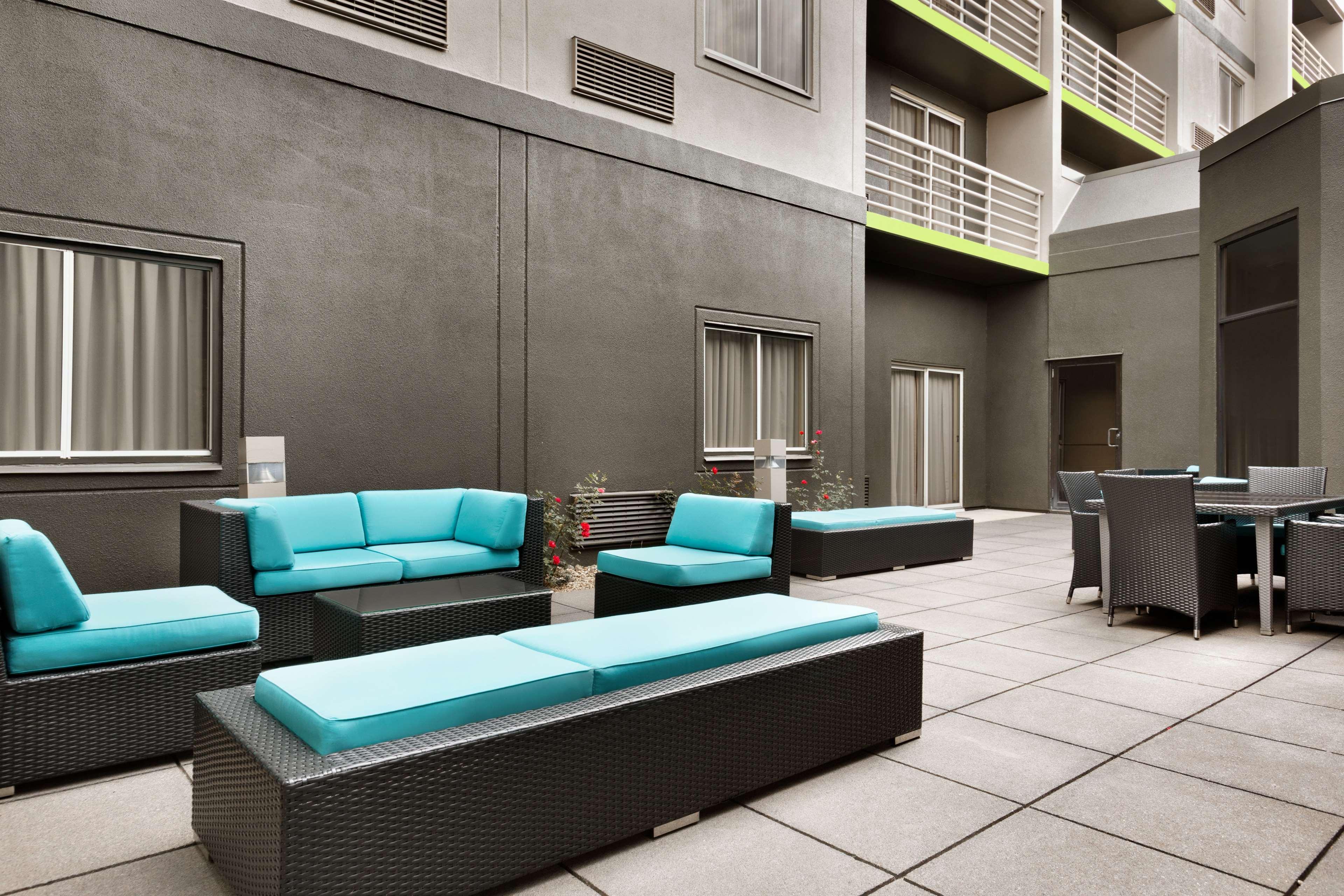 Radisson Akron-Fairlawn Copley Montrose Exterior photo