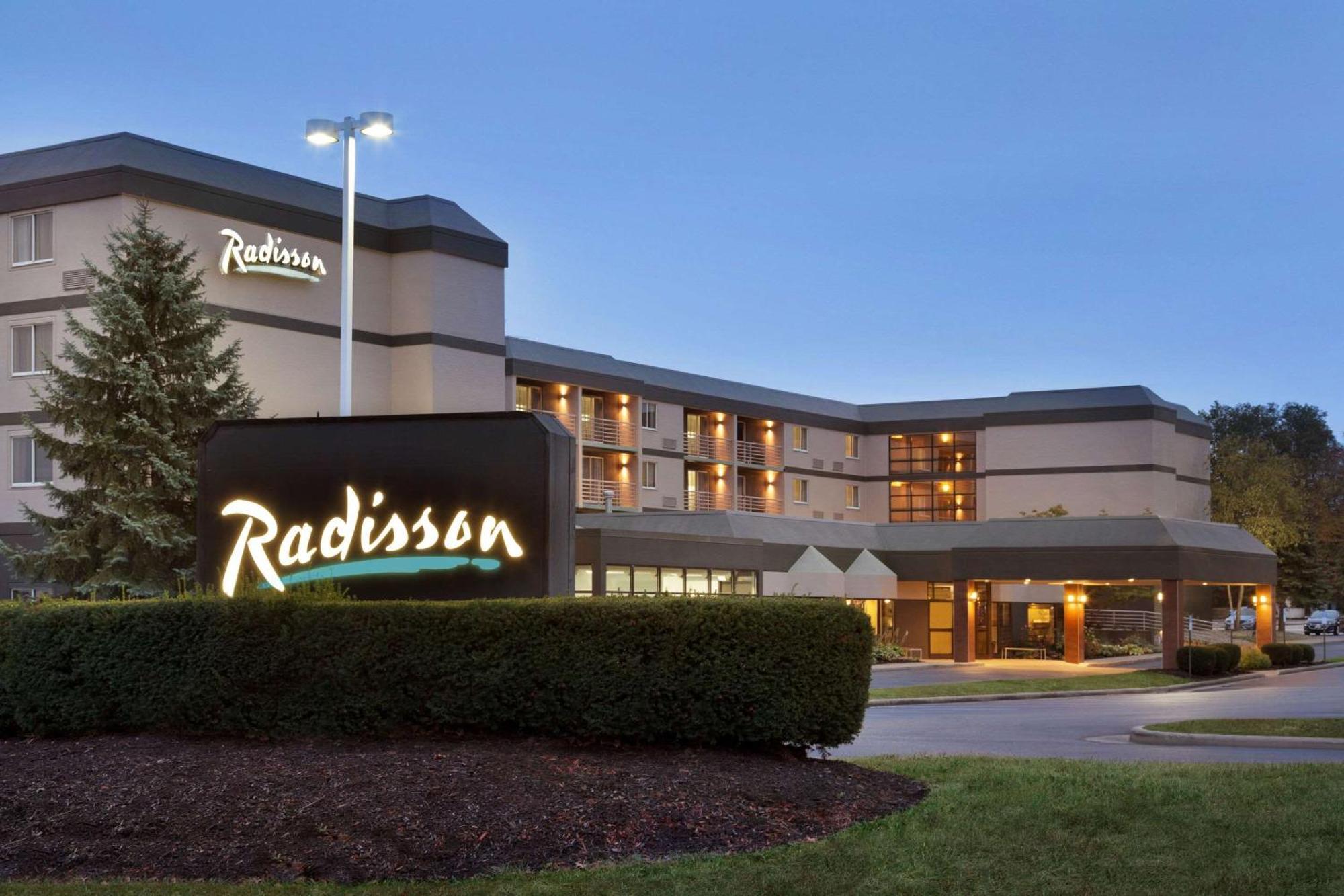 Radisson Akron-Fairlawn Copley Montrose Exterior photo